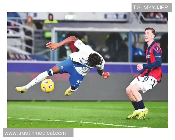 身体素质卓越的足球明星们如何保持巅峰状态与健康秘诀解析